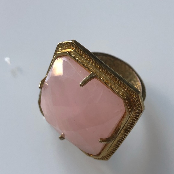 Pink quartz square ring 1” diameter gold setting - Picture 4 of 5